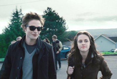 Bella-and-Edward-twilight-series-2830108-1665-1123.jpg