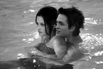 edward-and-bella-edward-and-bella-5888509-400-266_c9f1106.jpg