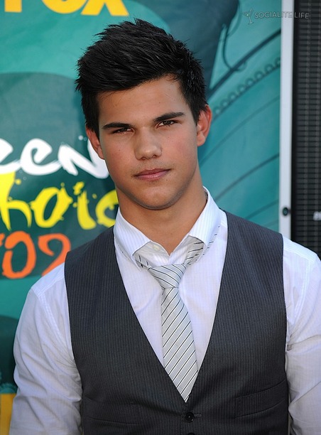 gallery_main-taylor-lautner-teen-choice-awards.jpg